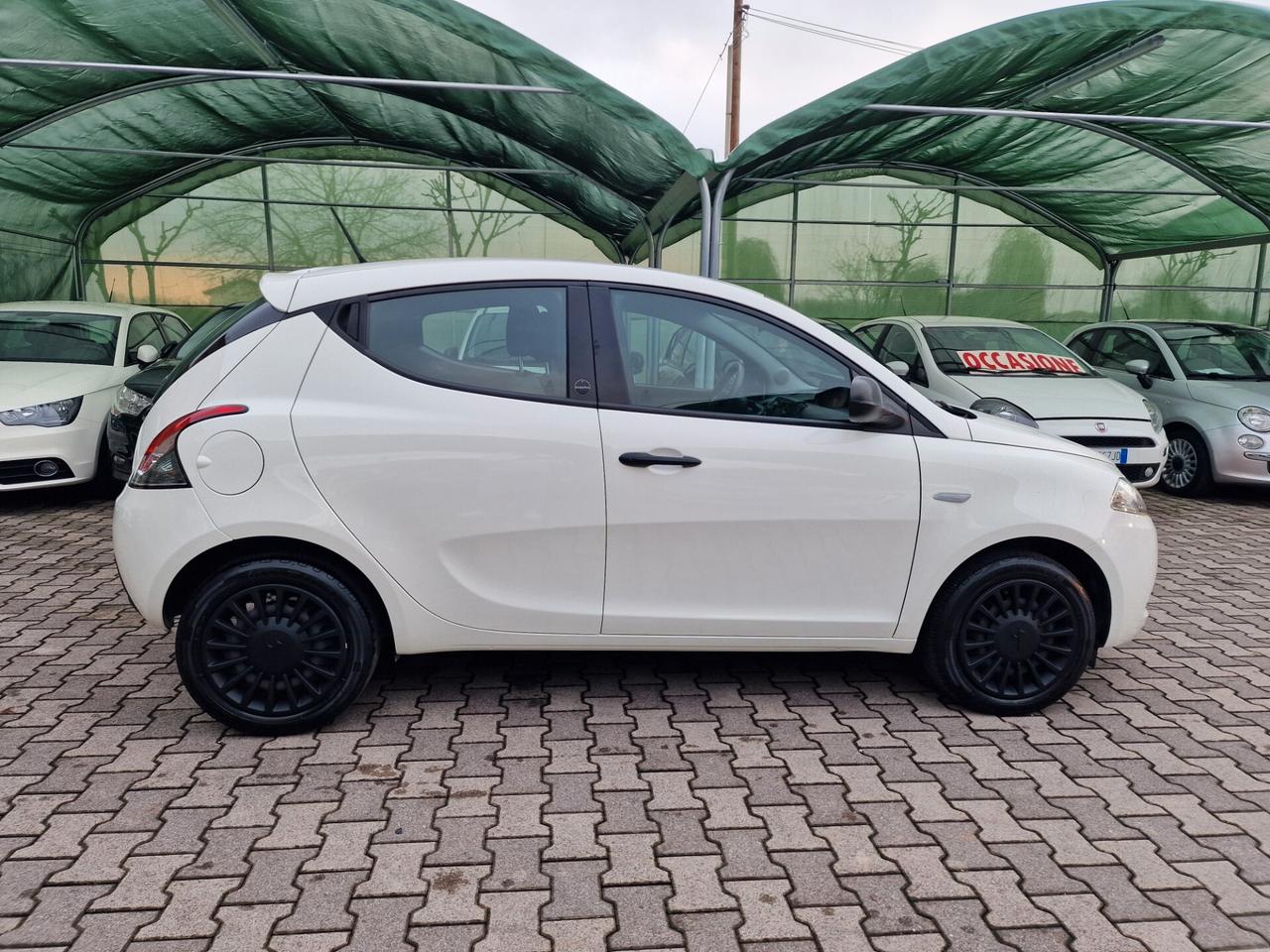 Lancia Ypsilon 1.0 FireFly 5 porte S&S Hybrid Ecochic Silver