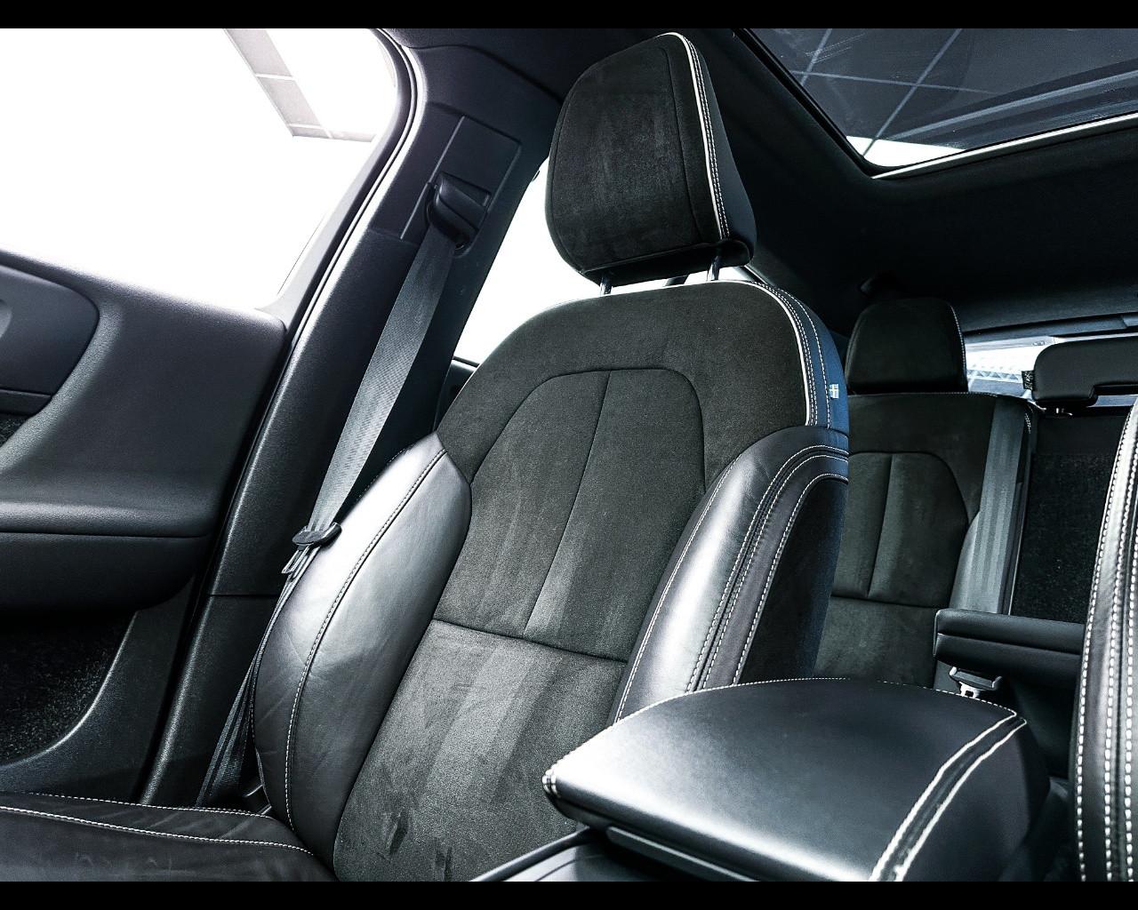 VOLVO XC40 (2017-->) - XC40 B5 AWD Geartronic R-design