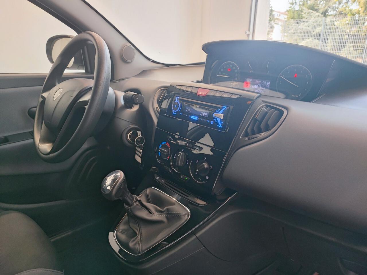 Lancia Ypsilon 0.9 TwinAir 85 CV 5 porte S&S DFN Gold