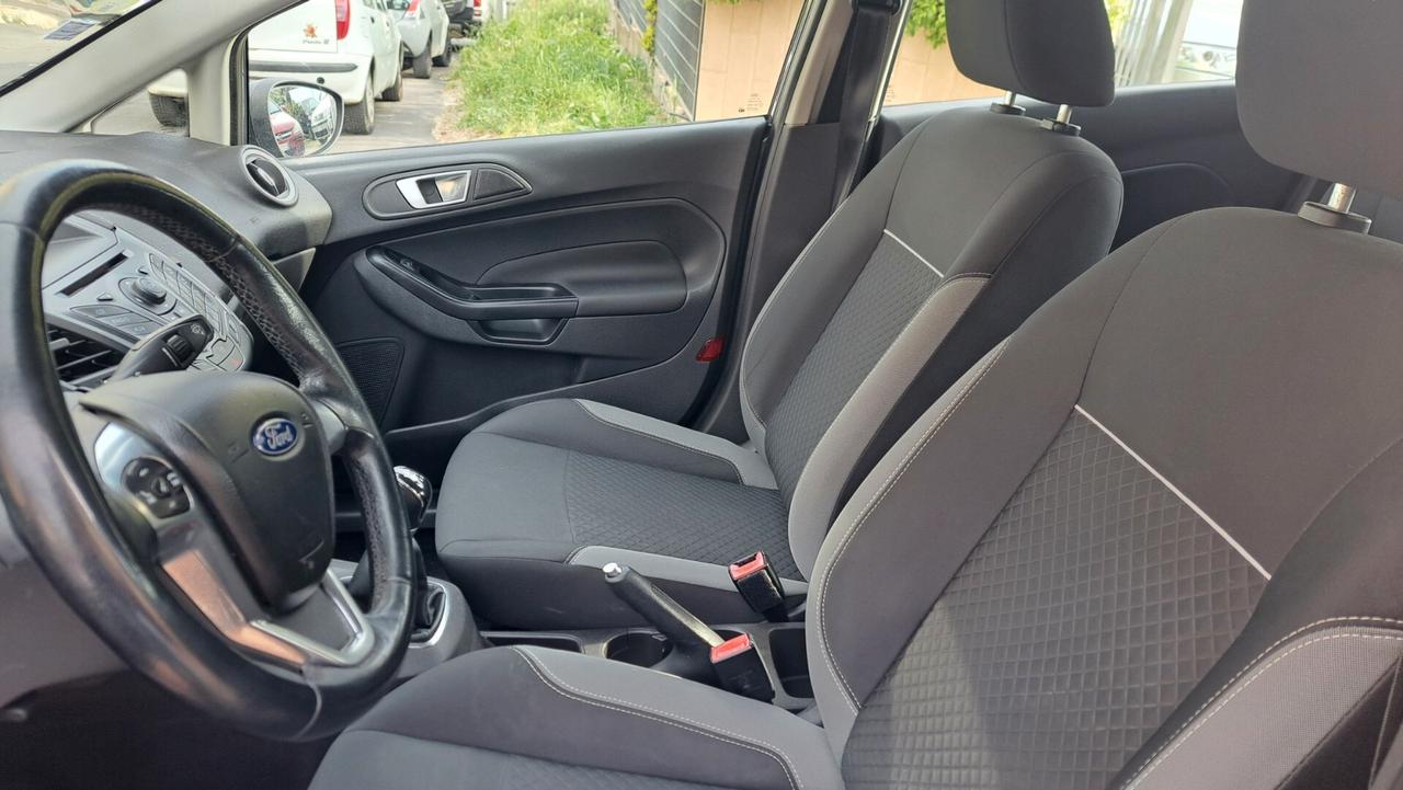 Ford Fiesta 1.5 TDCi 75CV 5 porte gancio traino