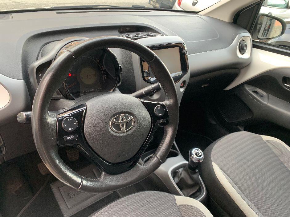 Toyota Aygo Connect 1.0 VVT-i 72 CV 5 porte x-clusiv