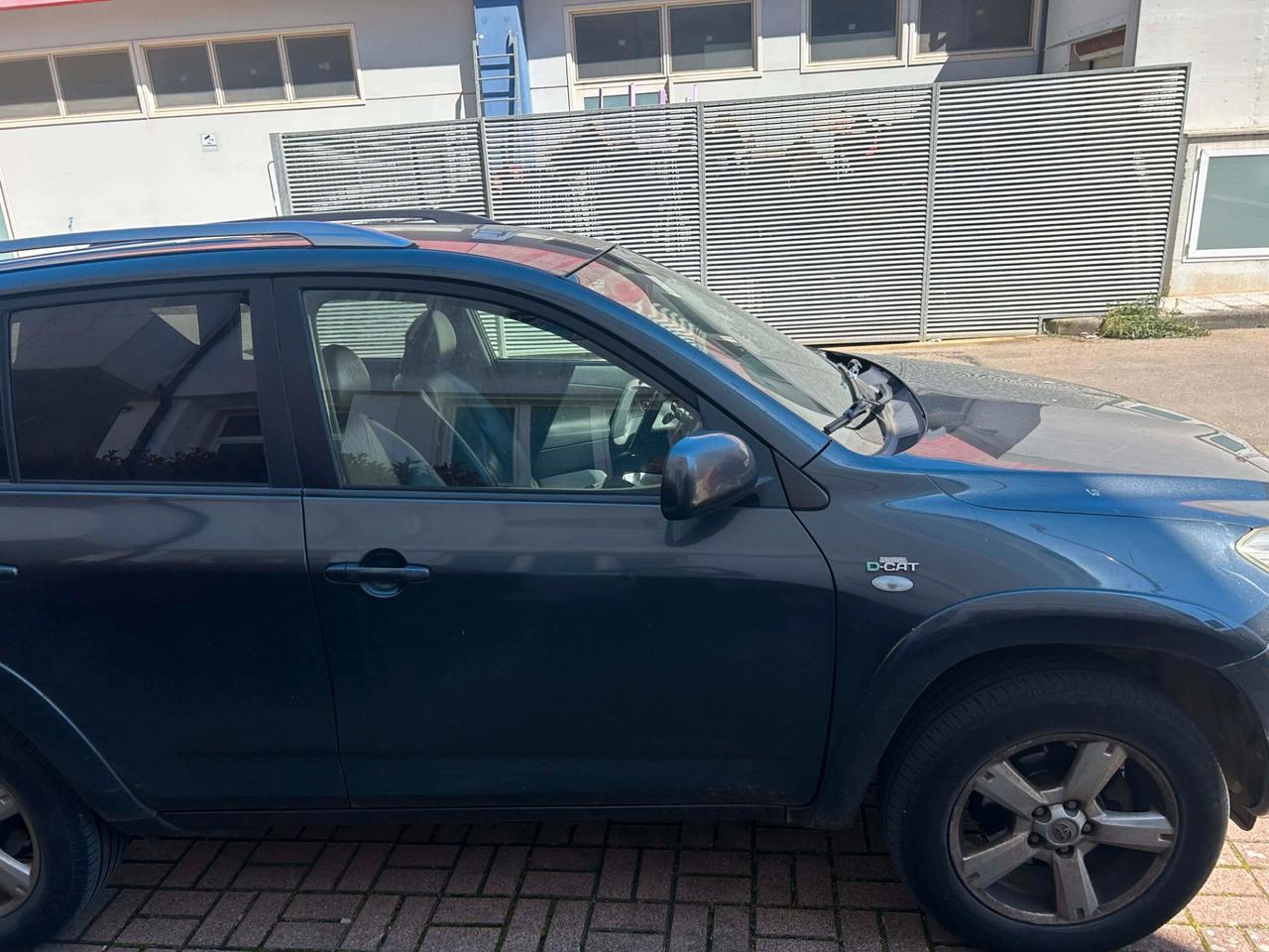 TOYOTA RAV4 2006 2.2 D-4D 177 CV Luxury PELLE NAVI CRUIS DA CONTROLLARE