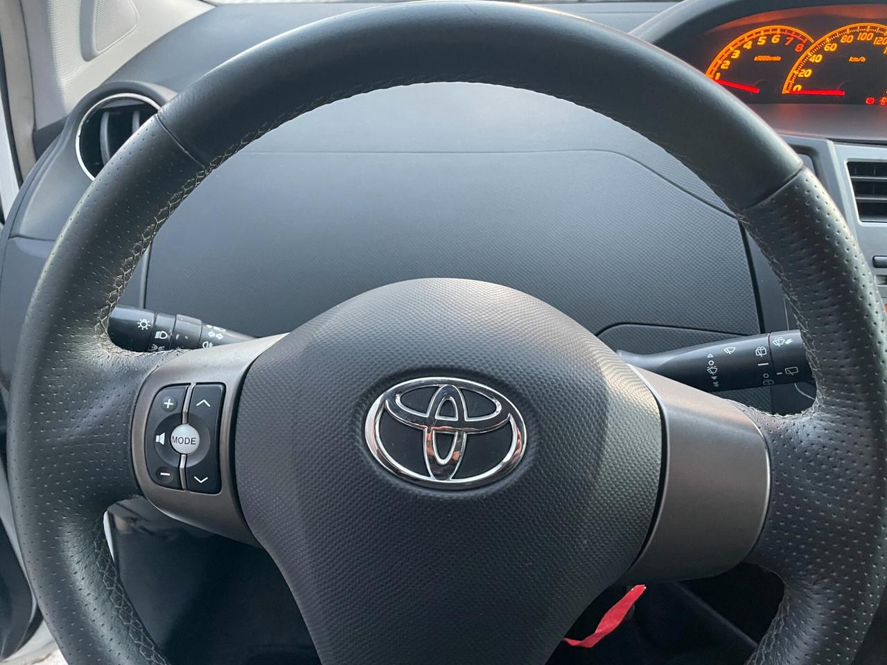 Toyota Yaris 1.3 5 porte Sol my10 facelift IDONEA NEOPATENTATI