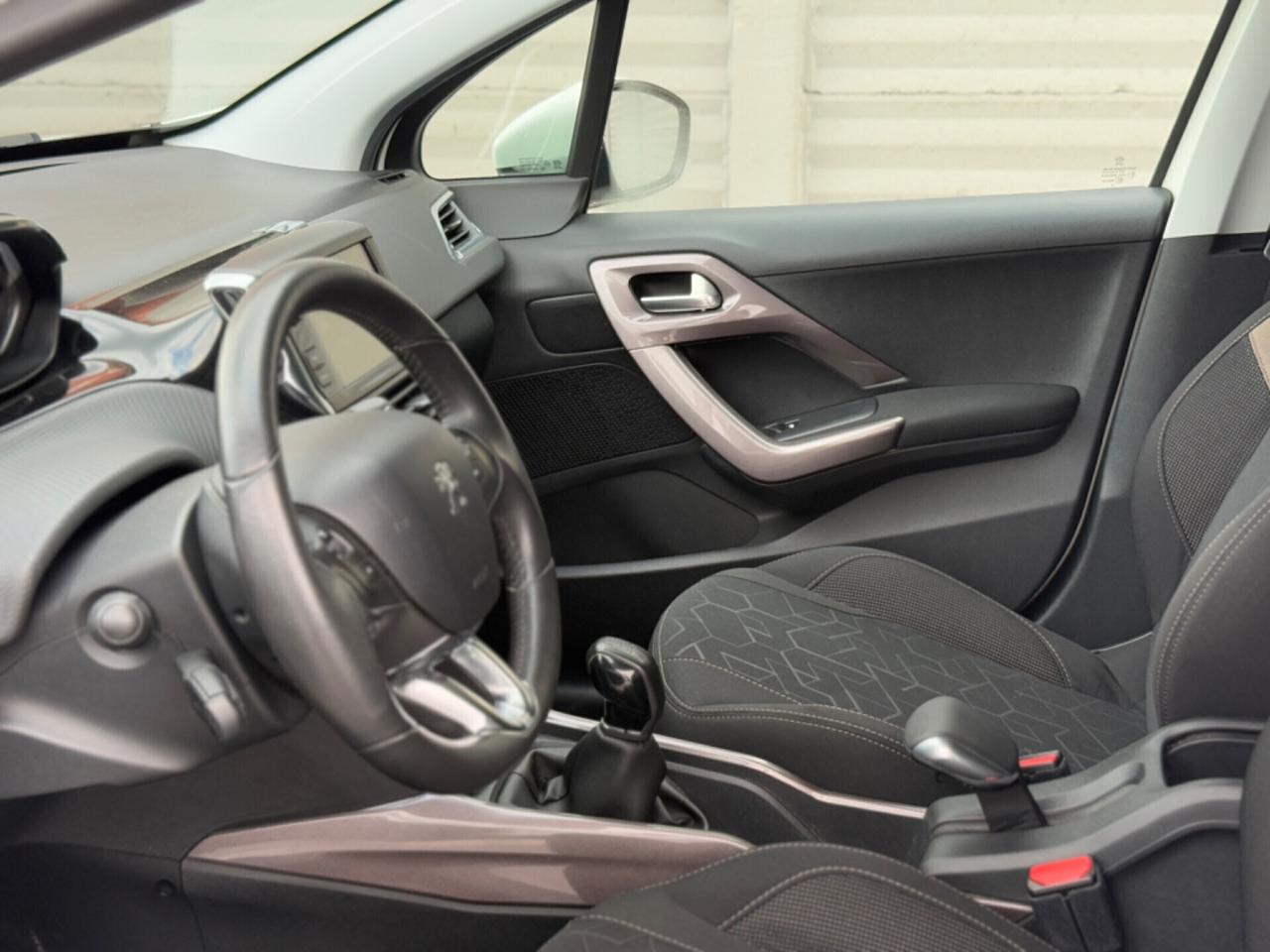 Peugeot 2008 PureTech 82cv GT LINE