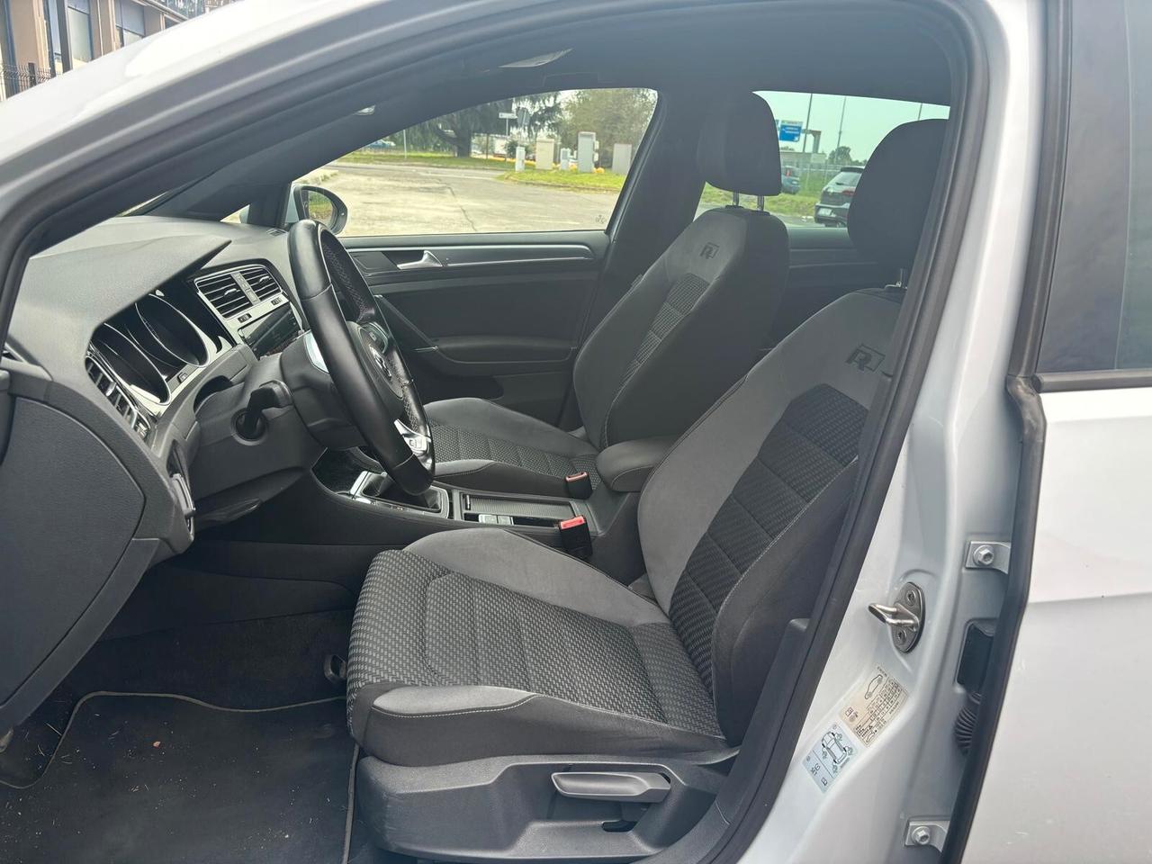 Volkswagen Golf 1.5 TSI 5p. R-line