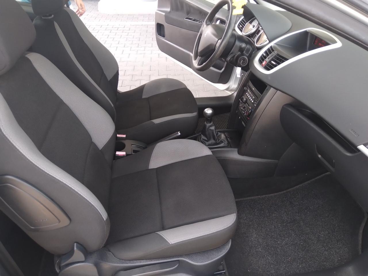 Peugeot 207 1.4 8V 75CV 3p. X Line x neopatentati