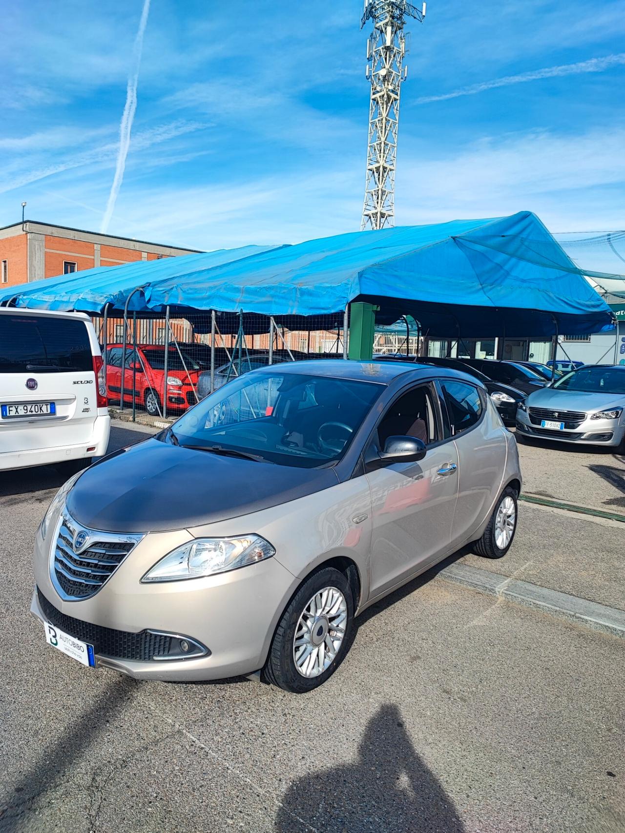 Lancia Ypsilon 0.9 TwinAir 85 CV 5 porte S&S Gold