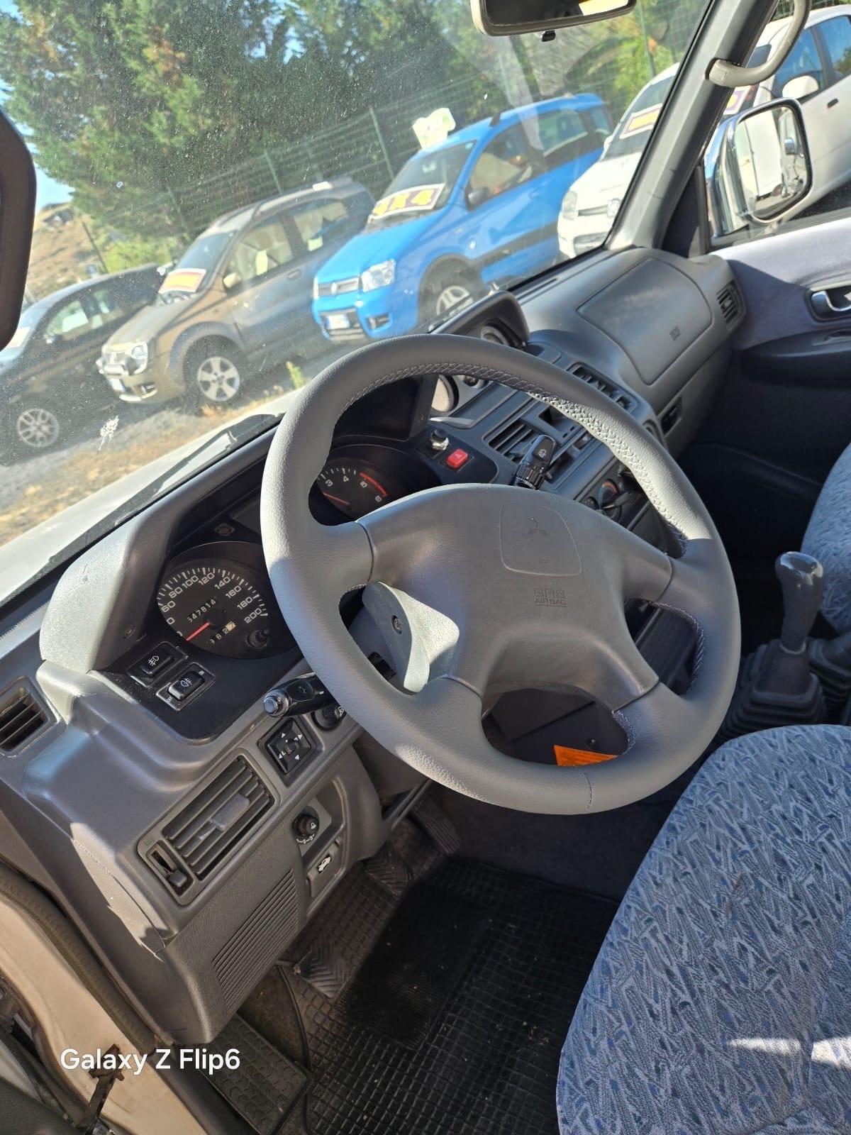 Mitsubishi Pajero 2.5 TDI MT GLS Target Autocarro
