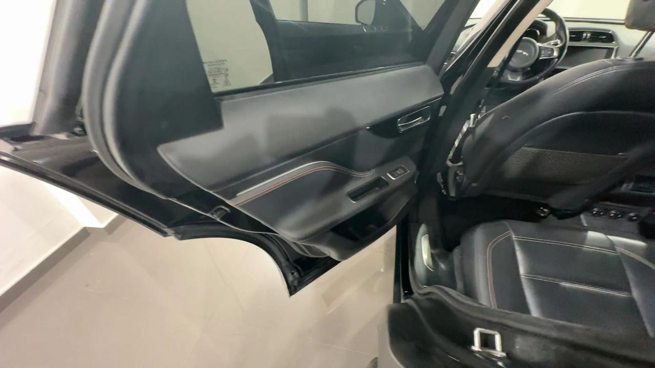 Jaguar F-Pace 2.0 D 180 CV AWD aut. Prestige