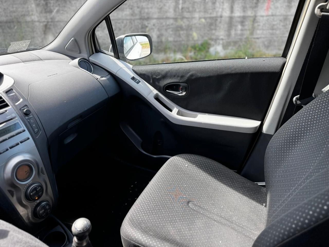 Toyota Yaris 1.0 5 porte Sol