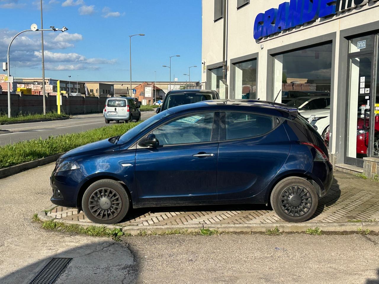 Lancia Ypsilon 1.0 FireFly Hybrid Ecochic Silver Km 13.000