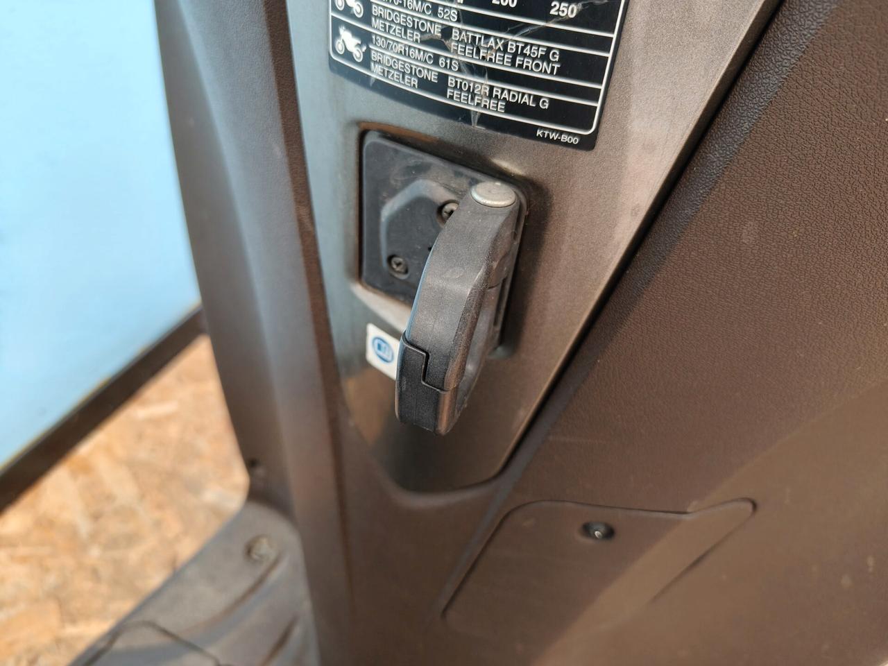 Honda SH 300 con parabrezza alto e bauletto