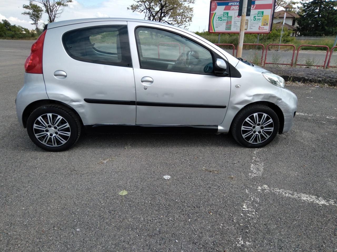Peugeot 107 1.0 68CV 5p. Sweet Years xneopatentati