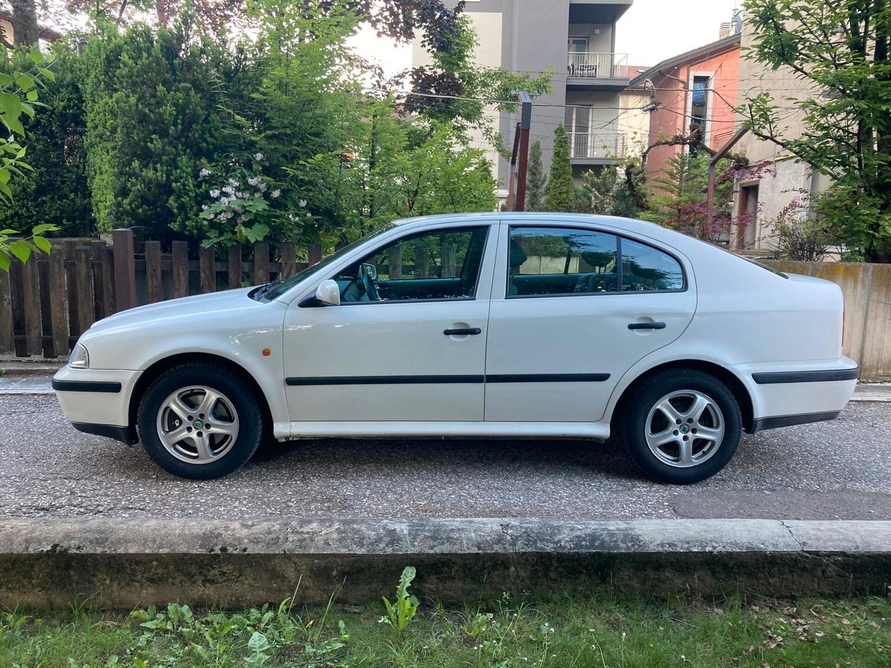 SKODA OCTAVIA 1.9 TDI 90CV BERLINA