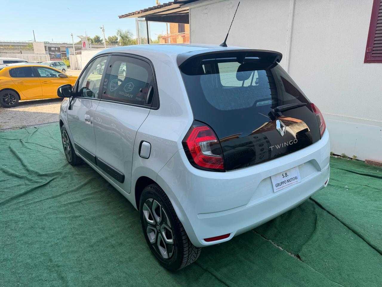 Renault Twingo 2024 1.0 65 CV FULL OPTION. LEGGI TUTTO!!!