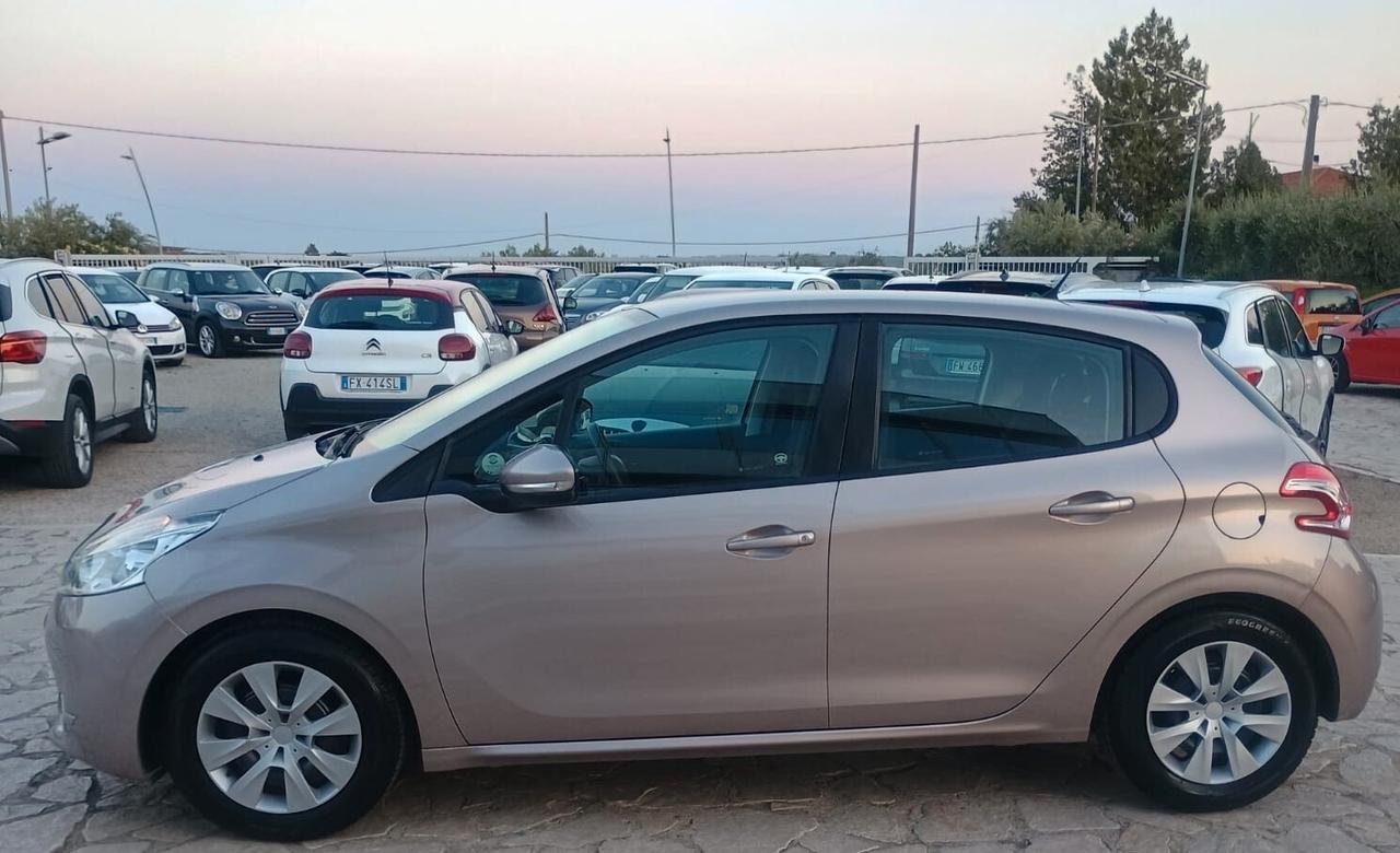 Peugeot 208 1.4 HDi 68 CV 5 porte Allure