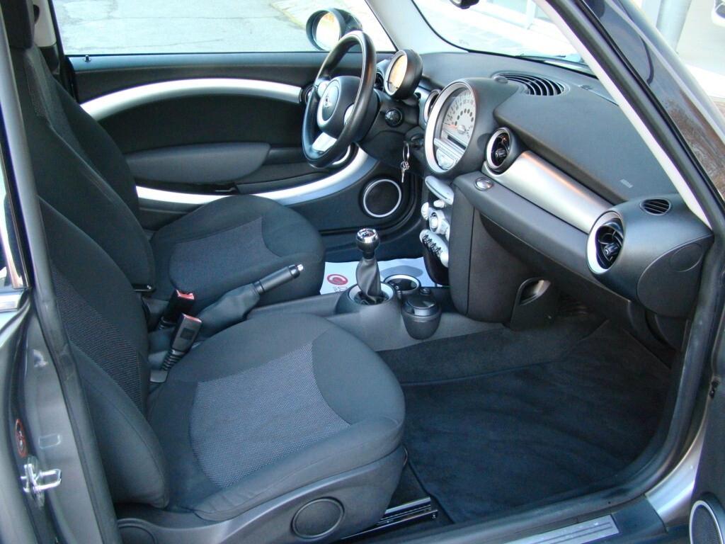 Mini 1.4 16V 75CV. One