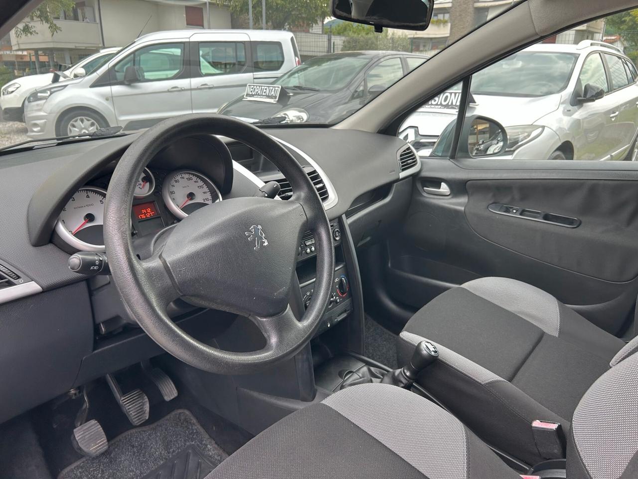 Peugeot 207 1.4 VTi 95CV 5p. - NEOPATENTATI