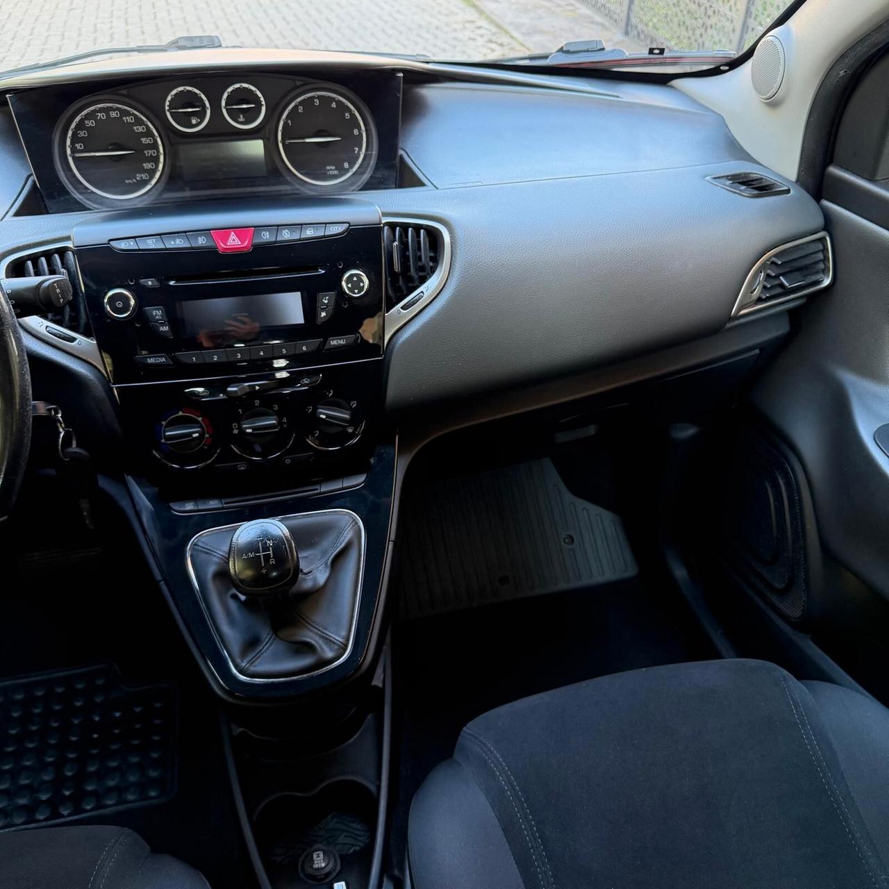 Lancia Ypsilon 0.9 BENZINA AUTOMATICA