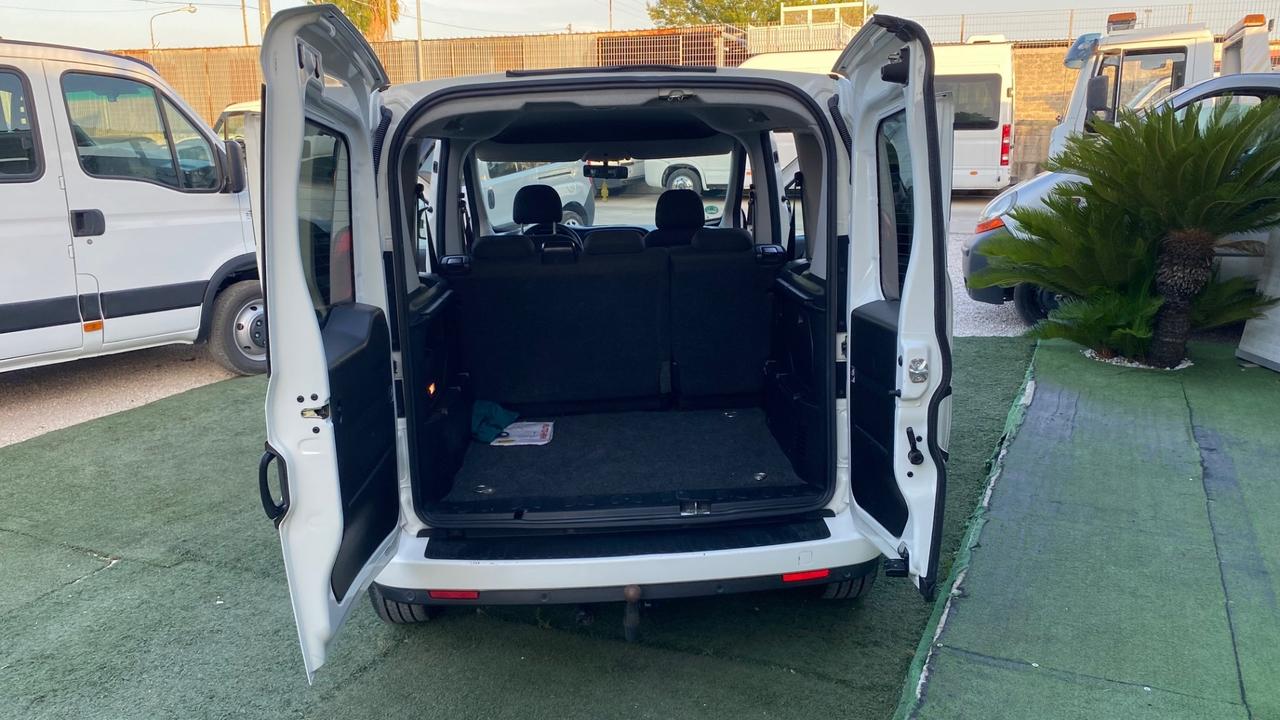 Fiat Doblo 1.6 Diesel Porte Posteriore + Gancio