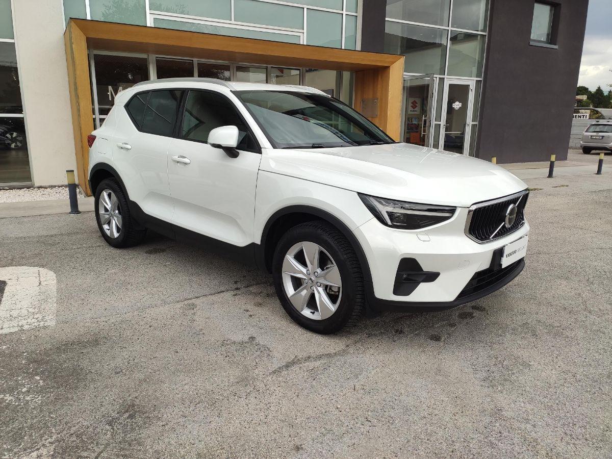 VOLVO - XC40