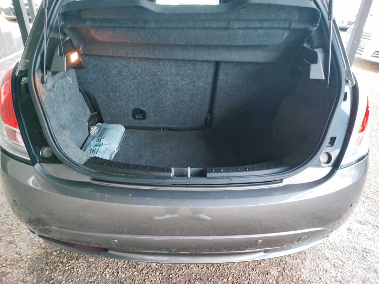 Lancia Ypsilon 1.2 69 CV 5 porte Unyca