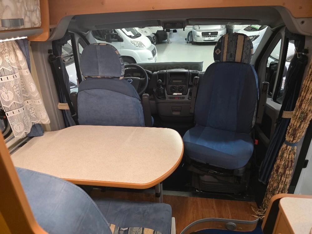 CAMPER VAN ROLLER TEAM LIVINGSTONE