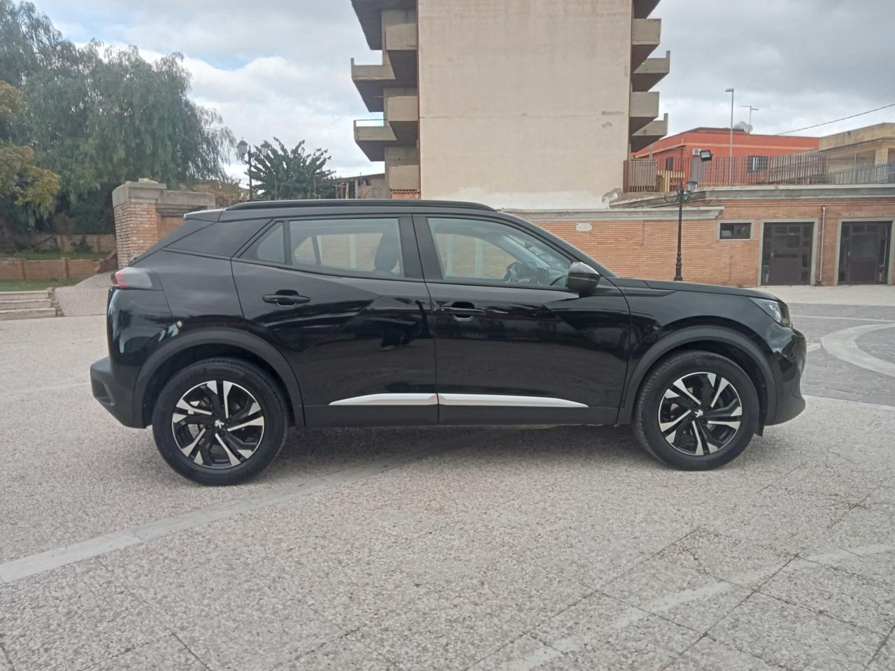 Peugeot 2008 BlueHDi 100 S&S Allure Navi Pack