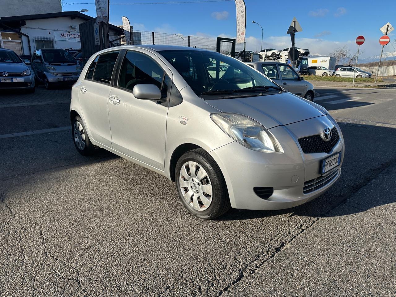 Toyota Yaris 1.0 5 porte Sol