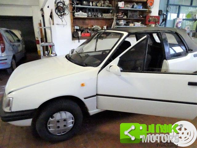 PEUGEOT 205 CJ Cabriolet.