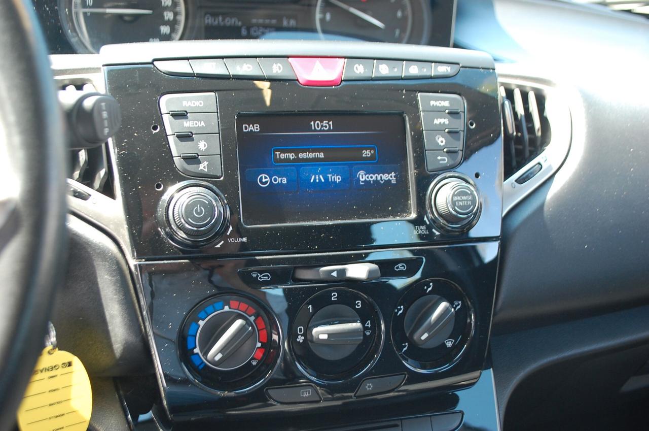 Lancia Ypsilon 1.0 firefly hybrid 70CV Gold S&S Uff Italy USB