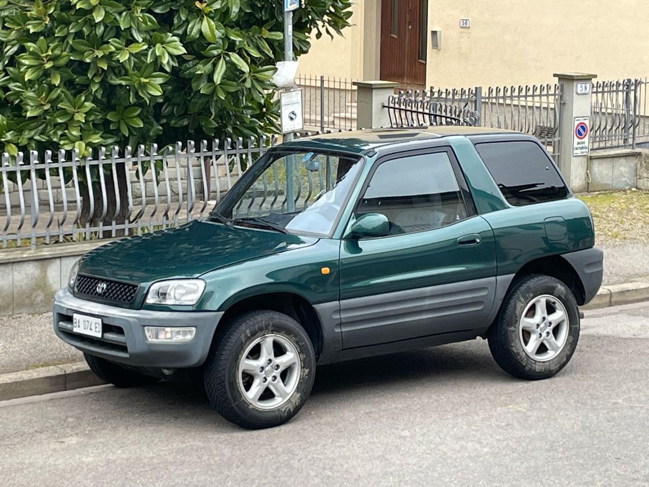 Toyota RAV 4 3 porte ASI 105.000 km g.di traino