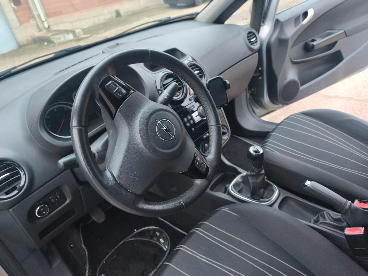 Opel Corsa 2011---1.3 Diesel Neopatentati