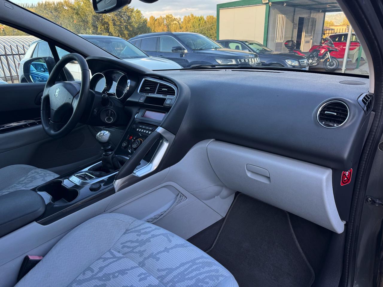 Peugeot 3008 1.6 HDi 115CV Business