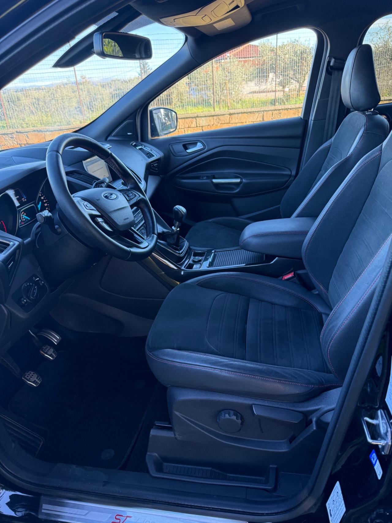 Ford Kuga 1.5 TDCI 120 CV S&S 2WD ST-Line