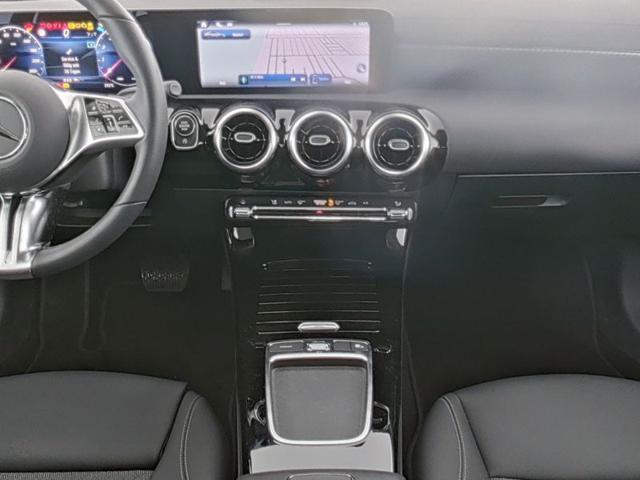 MERCEDES-BENZ CLA 180 Automatic Progressive Advanced