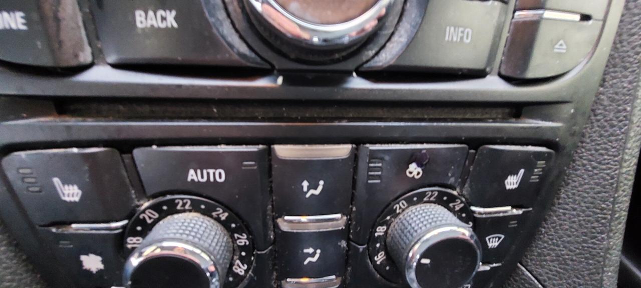 MERIVA 1,3 DIESEL 75 CV COSMO PELLE SEDILI RISCALDABILI SENSORI TELEFONOLEGA IMPECCABILE