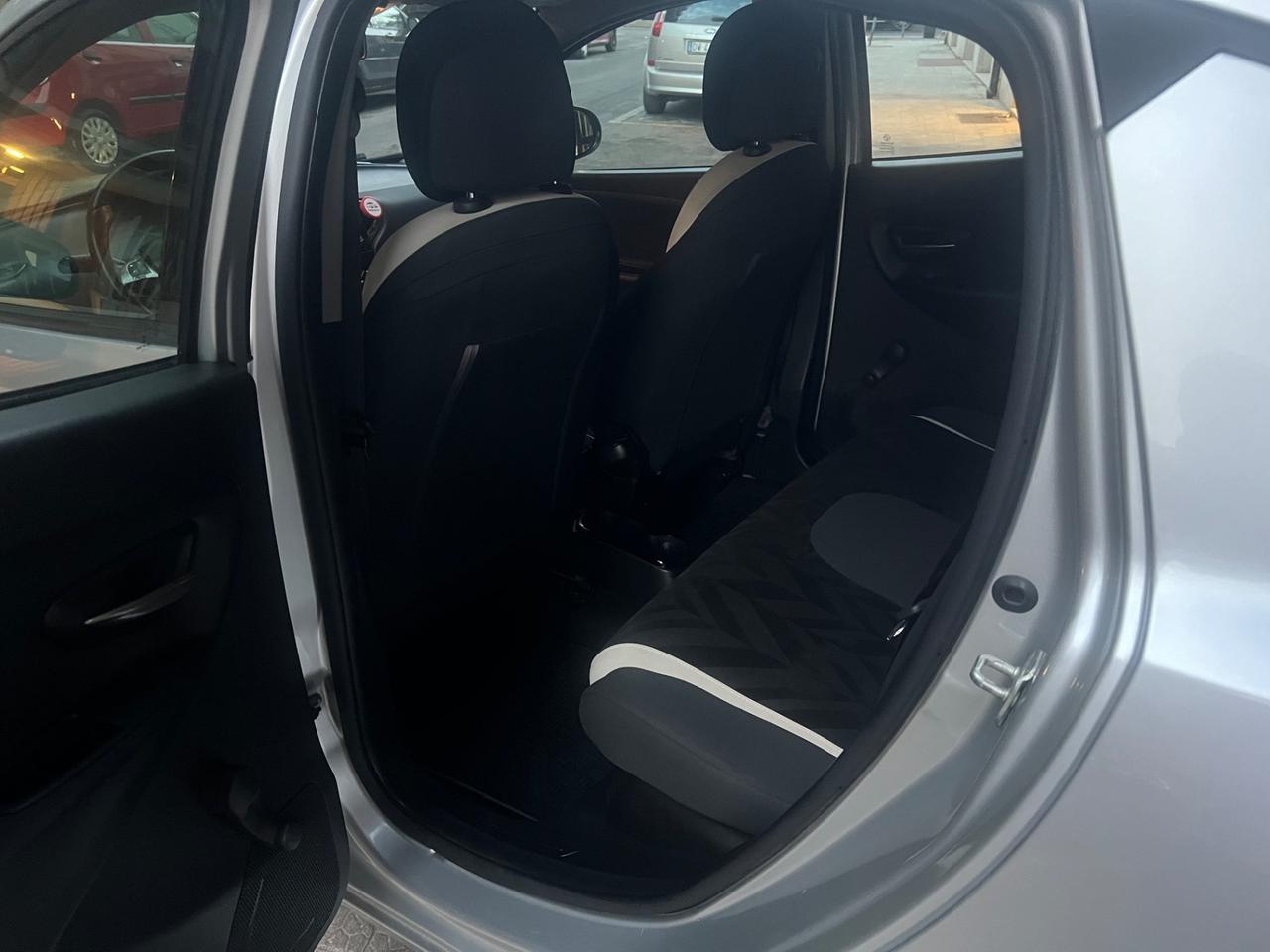 Lancia Ypsilon 1.2 69 CV 5 porte Silver