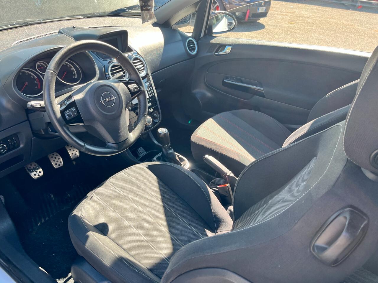 Opel Corsa 1.2 3 porte b-color