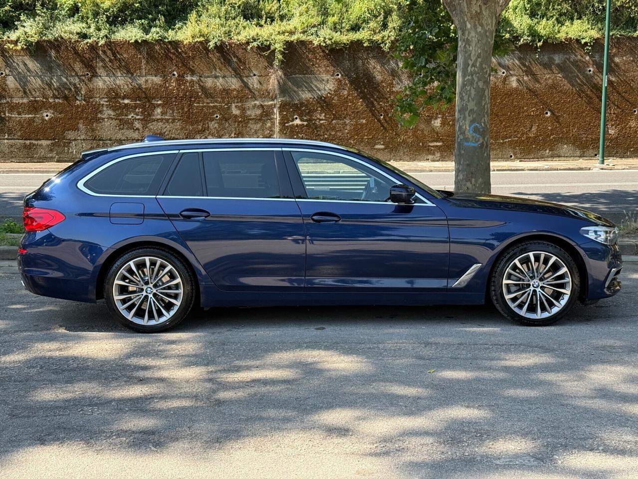 BMW 520d G31 2019 xDrive Touring Luxury