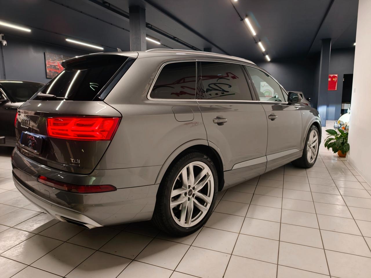 Audi Q7 3.0 TDI 272 CV quattro S Line Tetto Sospensioni
