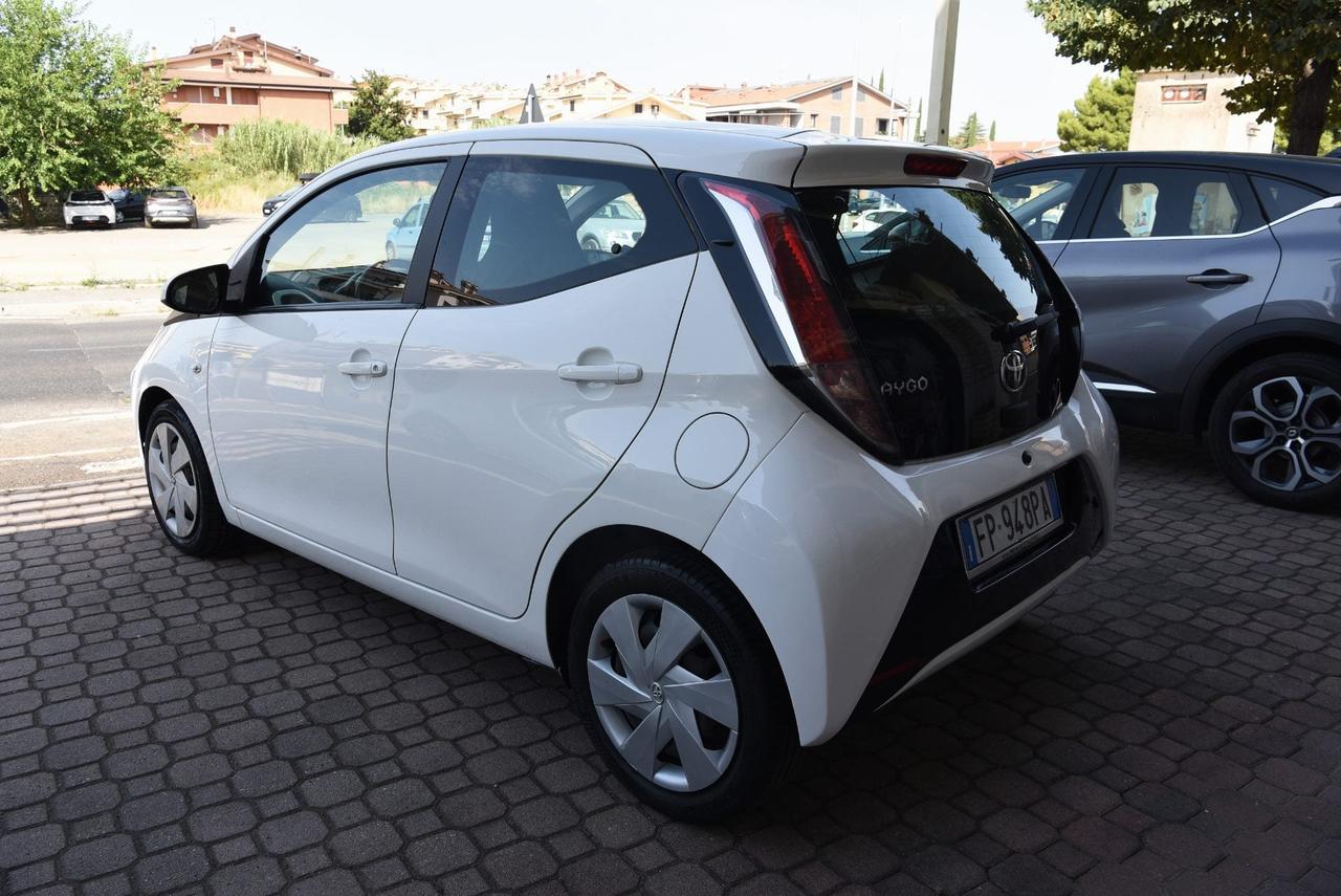 Toyota Aygo 1.0 x-play m-mt 51 Kw 69 cv