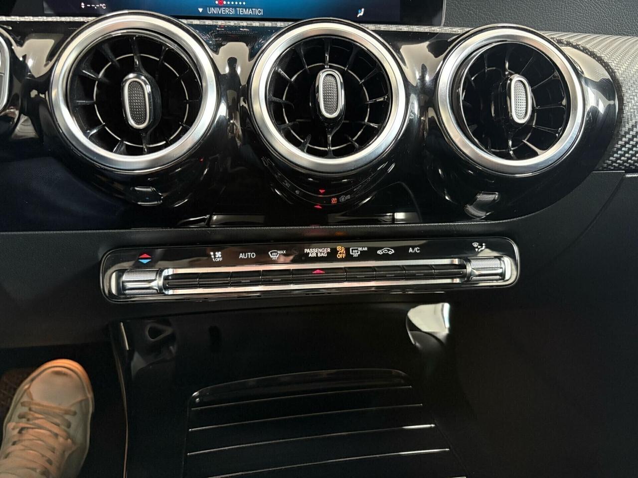 MERCEDES-BENZ CLA 180D SHOOTING BRAKE AUTO TETTO -