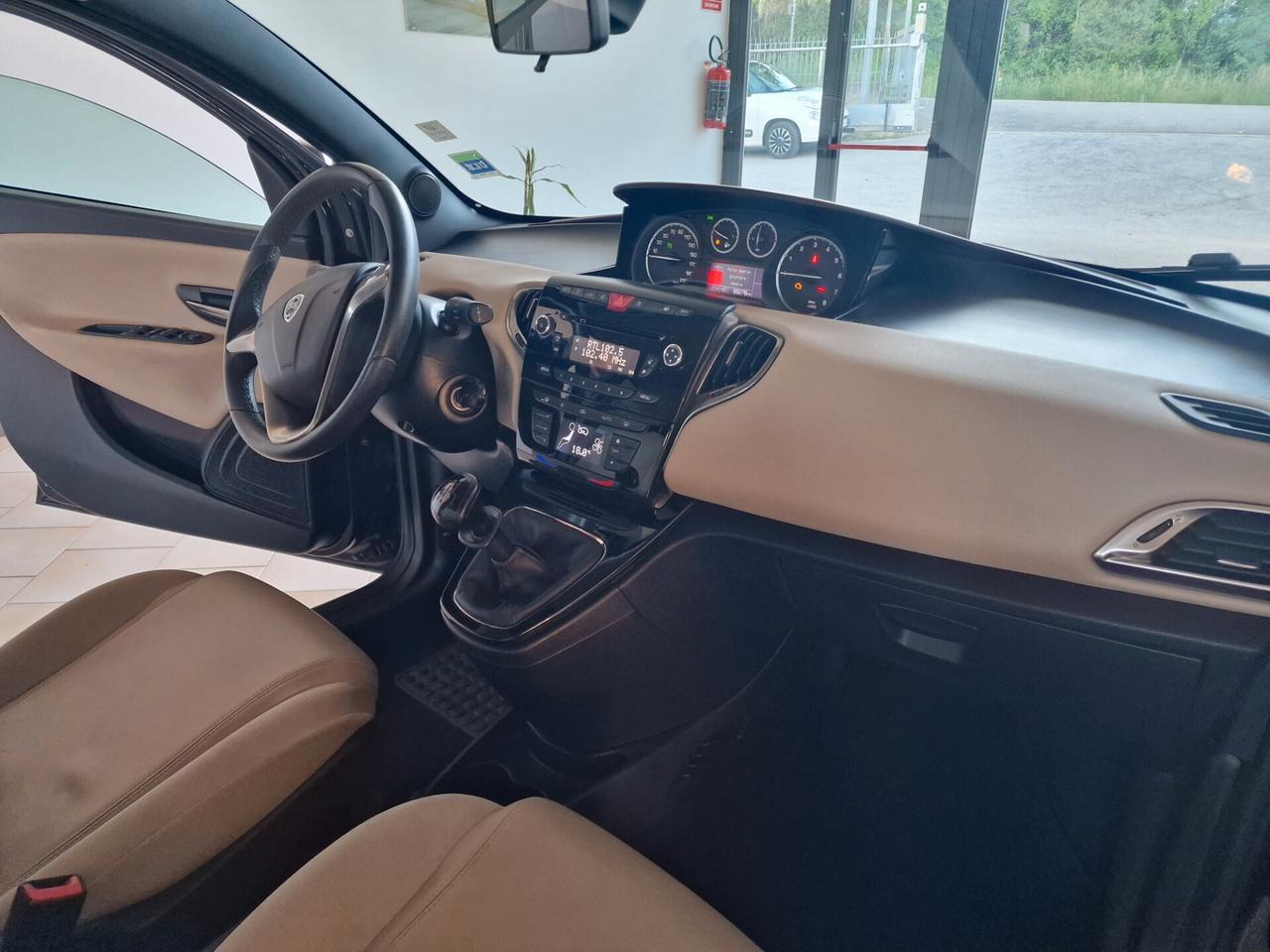 Lancia Ypsilon 1.2 69 CV 5 porte S&S Gold