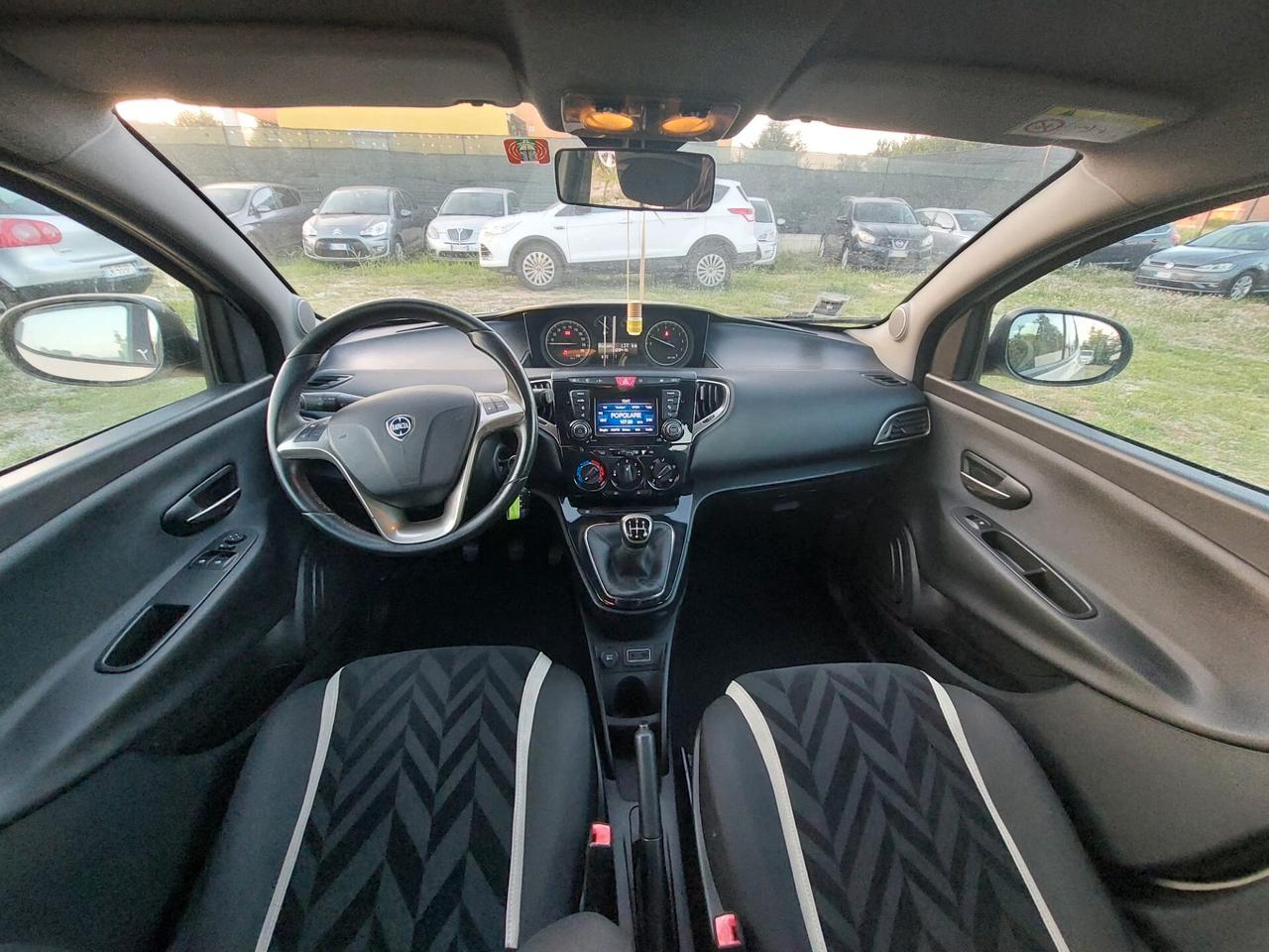 Lancia Ypsilon 1.2 69 CV 5 porte Platinum