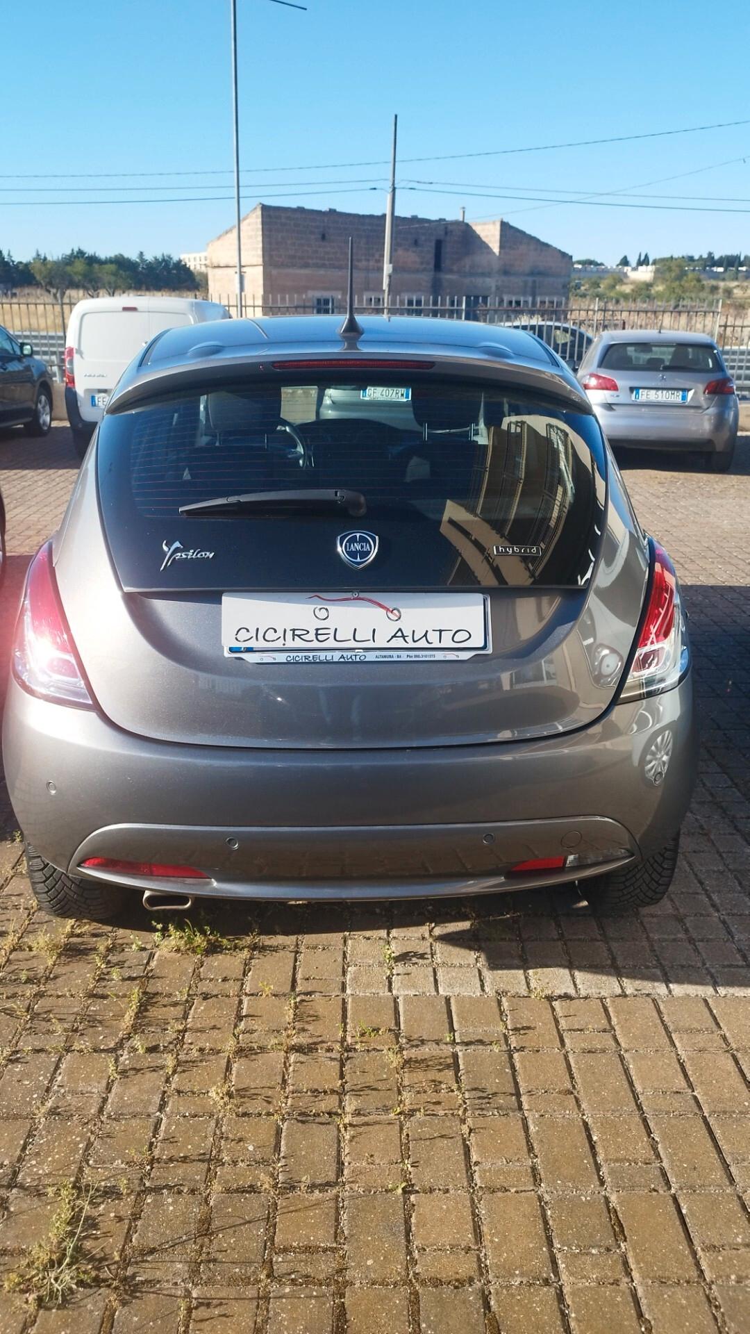 Lancia Ypsilon 1.0 FireFly 5 porte S&S Hybrid Ecochic Gold