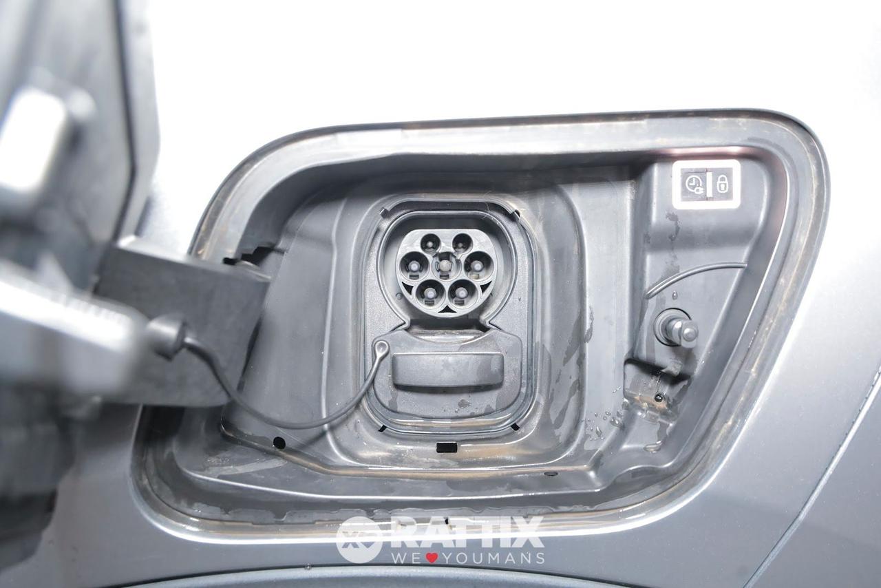 Peugeot e-2008 motore elettrico 100KW Allure Pack