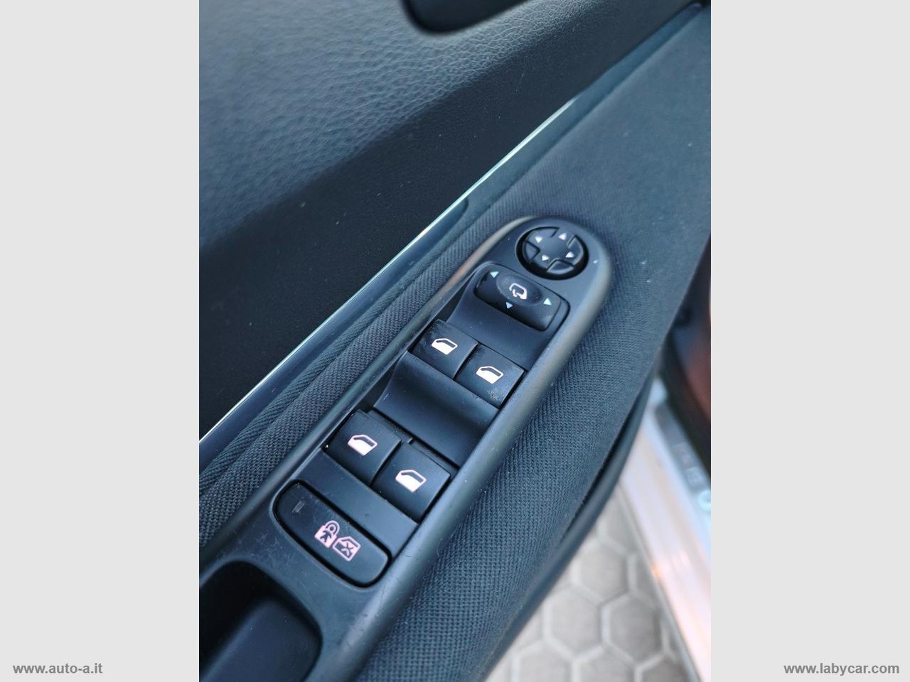 PEUGEOT 3008 1.6 HDi 115 CV Allure