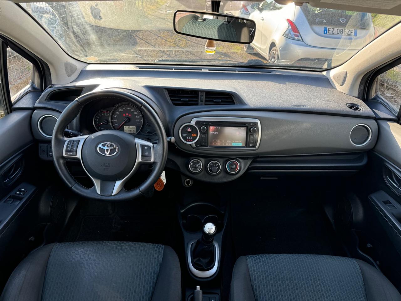 Toyota Yaris 1.0 5 porte Lounge NEOPATENTATI