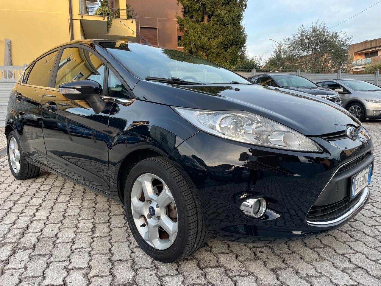 Ford Fiesta 1.2 82 CV 5 porte Titanium NEOPATENTATI KM REALI !!!